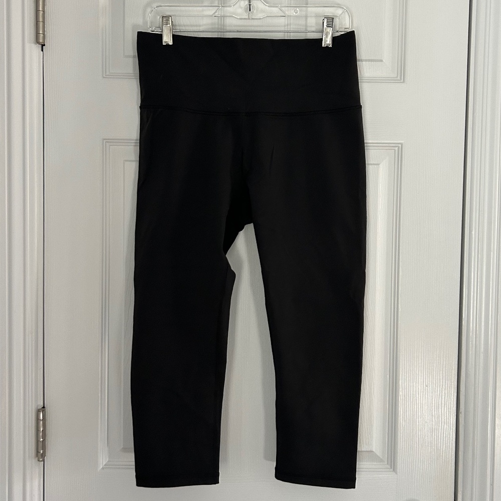 CALIA by Carrie Underwood capri Black Leggings
